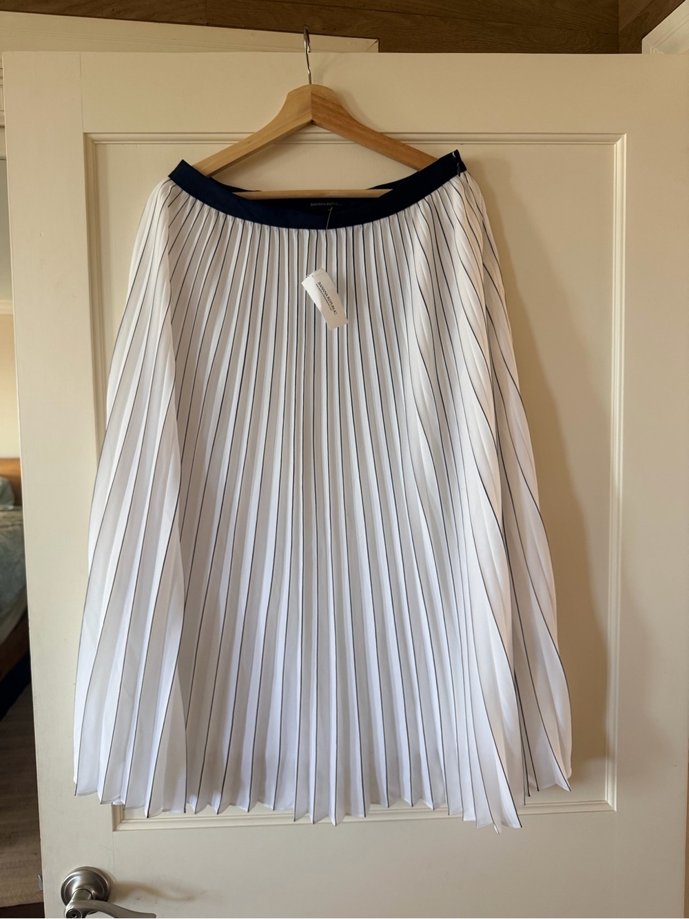 Banana Republic White Pleated Midi Skirt with Navy Waistband